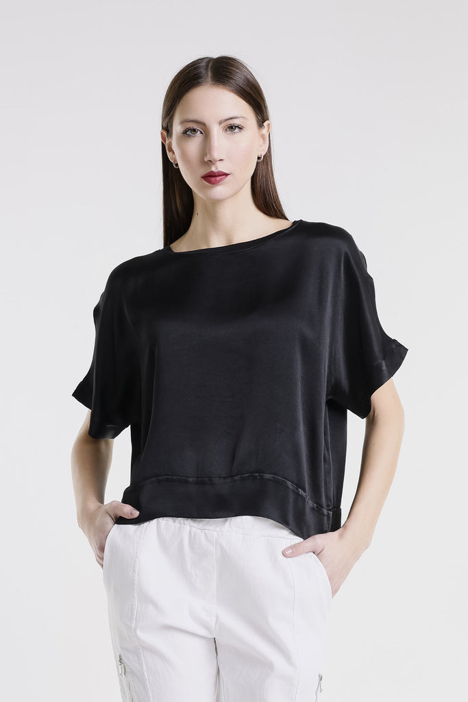 BSS231 001 Black Serena SS Viscose Sheen Top w/ Band Trim