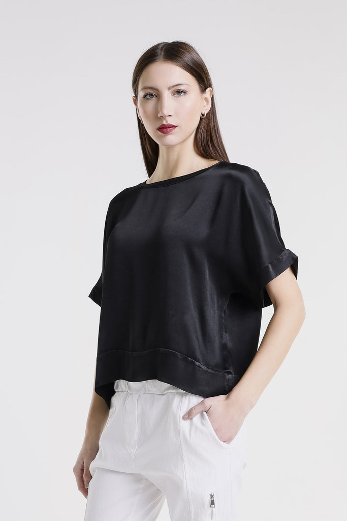 BSS231 001 Black Serena SS Viscose Sheen Top w/ Band Trim