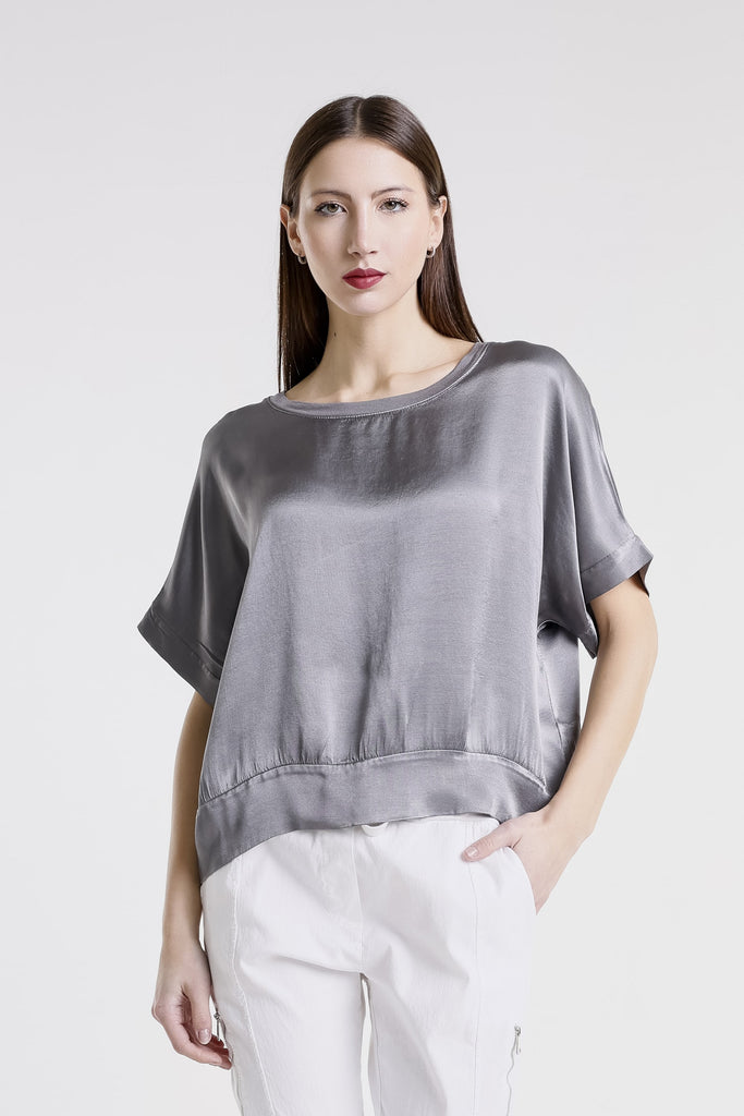 BSS231 090 Elephant Gray Serena SS Viscose Sheen Top w/ Band Trim