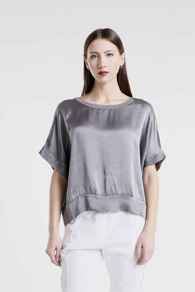 BSS231 090 Elephant Gray Serena SS Viscose Sheen Top w/ Band Trim