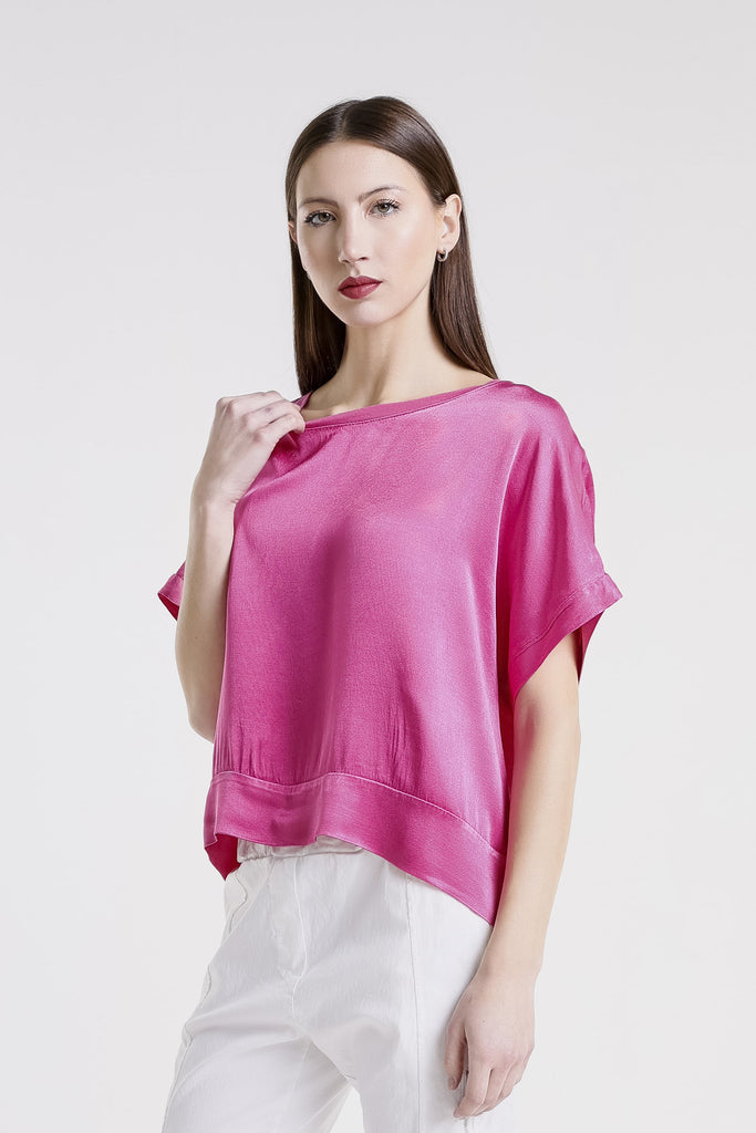 BSS231 672 Fuchsia Serena SS Viscose Sheen Top w/ Band Trim