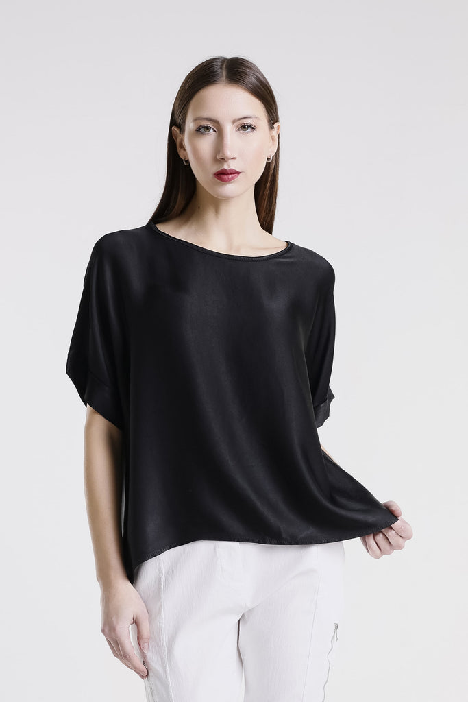 BSS235 001 Black Venus SS Viscose Sheen Top