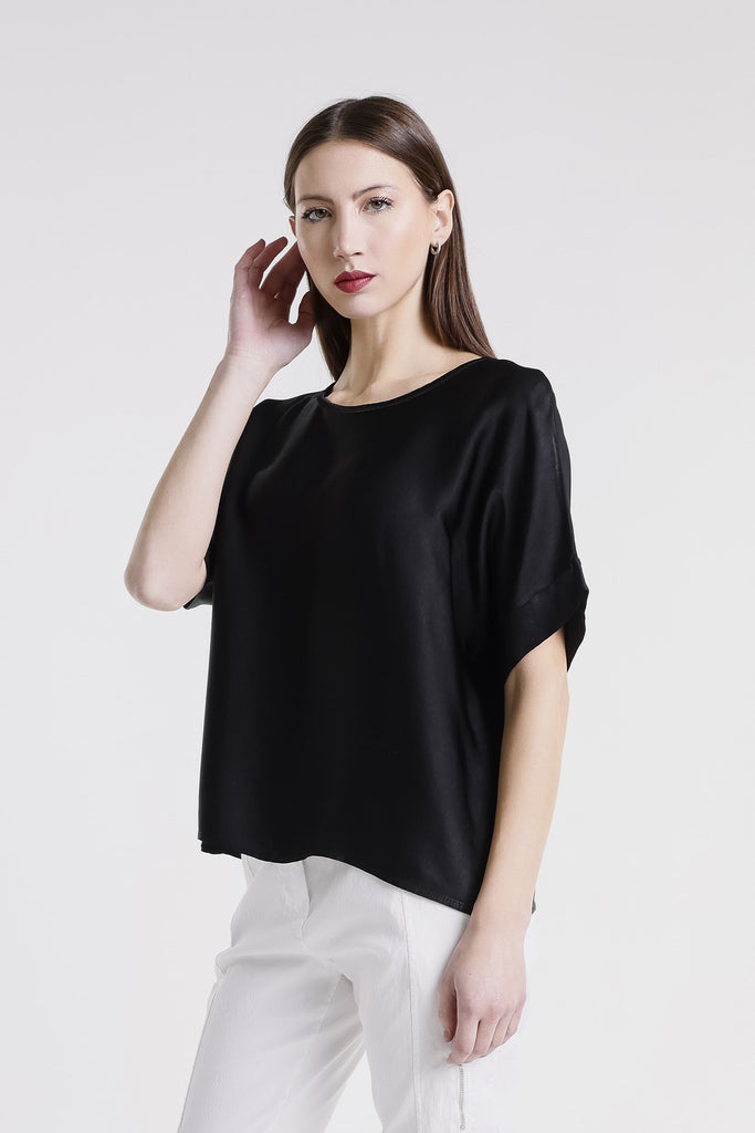 BSS235 001 Black Venus SS Viscose Sheen Top