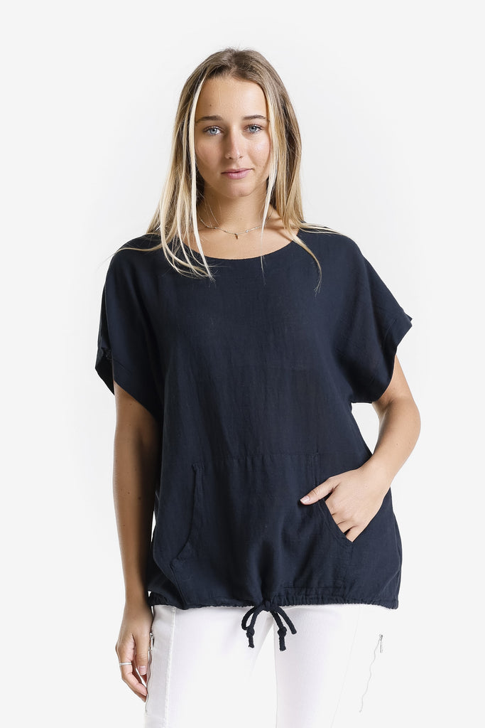 BSS903 001 Black Shannie SS LinCo Kangaroo Pocket Top