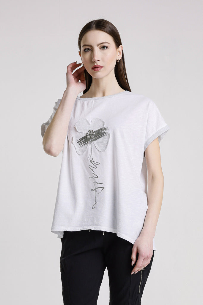 BSS907F 100 White Flower Vanya SS Applique T-Shirt