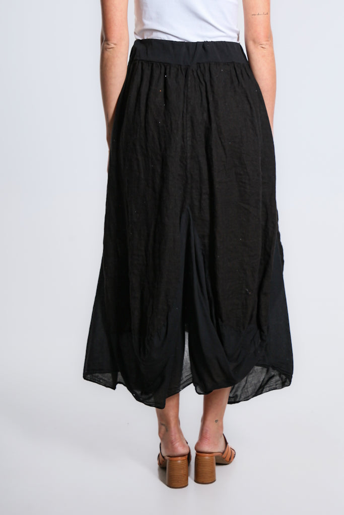 SL102W-001 Black Brenna Cotton/Linen Bunched Pocket Skirt