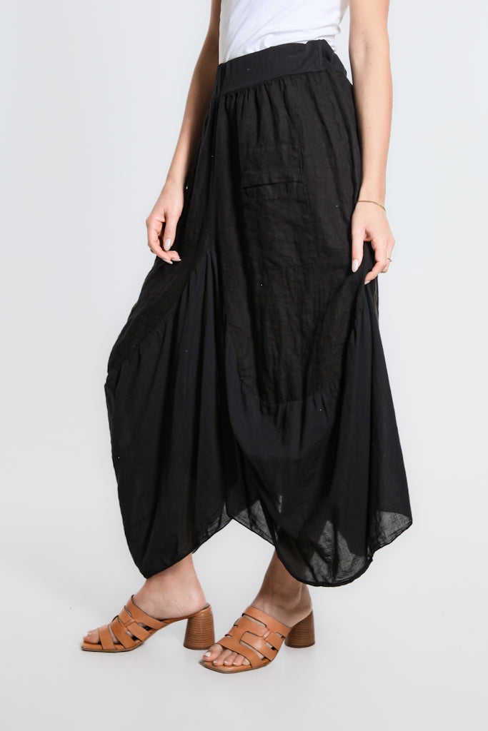 SL102W-001 Black Brenna Cotton/Linen Bunched Pocket Skirt